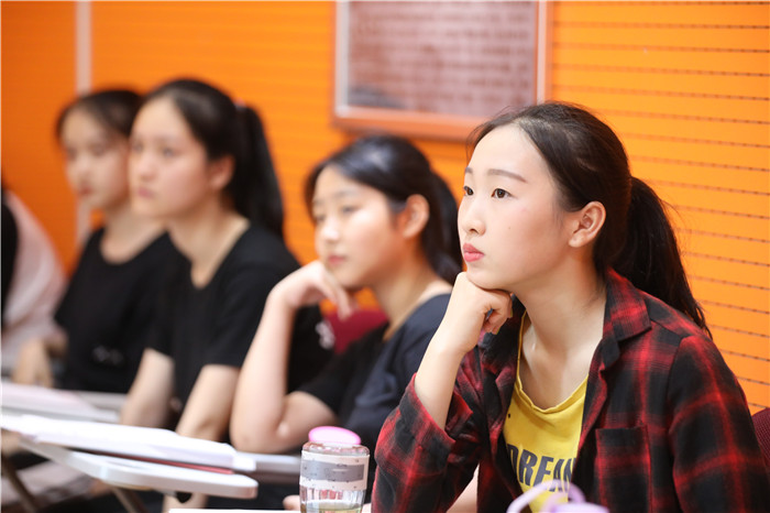 廣播電視學與傳播學有什么不同