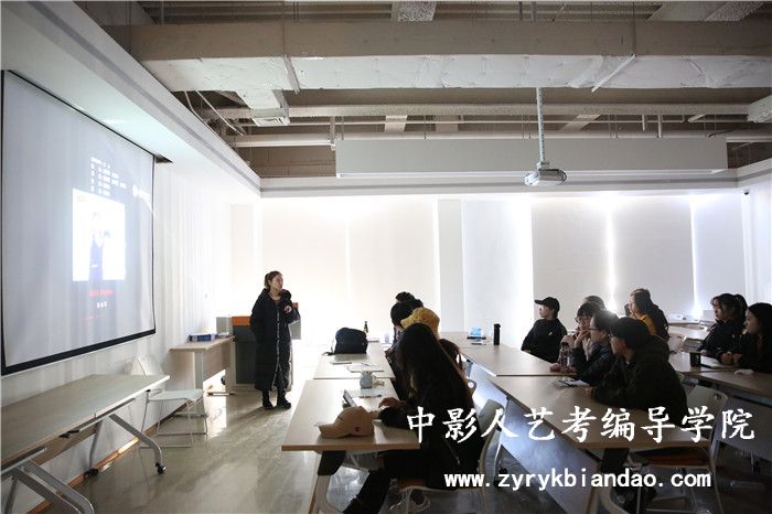 影評的特征是什么？