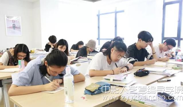 中影人藝考編導(dǎo)學(xué)院課堂.jpg