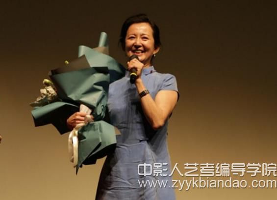 編導(dǎo)培訓(xùn)（中央戲劇學(xué)院音樂劇系主任、電影《家》導(dǎo)演劉紅梅發(fā)言）.jpg